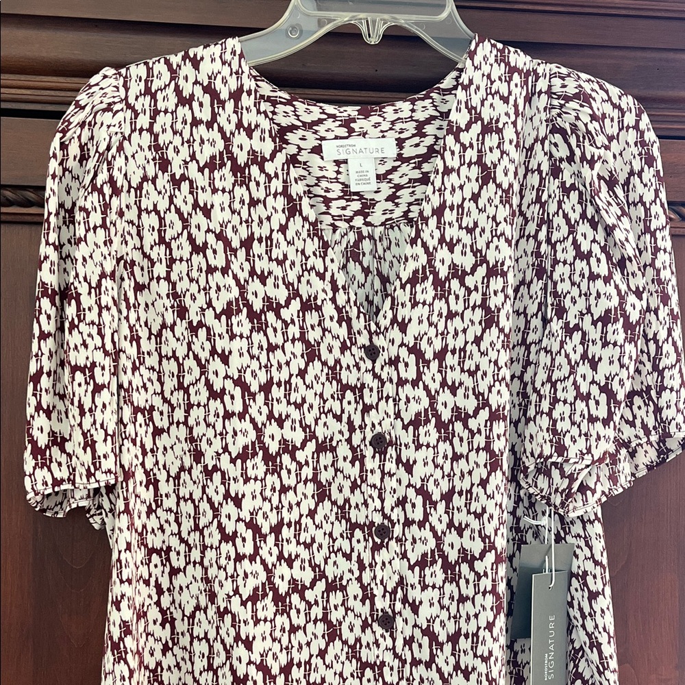 Nordstrom Signature Burgundy and White Printed Short-Sleeve Silk Blouse